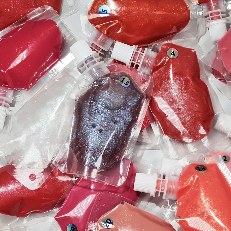 ถุงพลาสติกขนาด 200 มล. ลิปกลอสหัวฉีดกระเป๋ามังสวิรัติและเม็ดสีฐานลิปกลอสสำเร็จรูปที่โหดร้ายฟรี